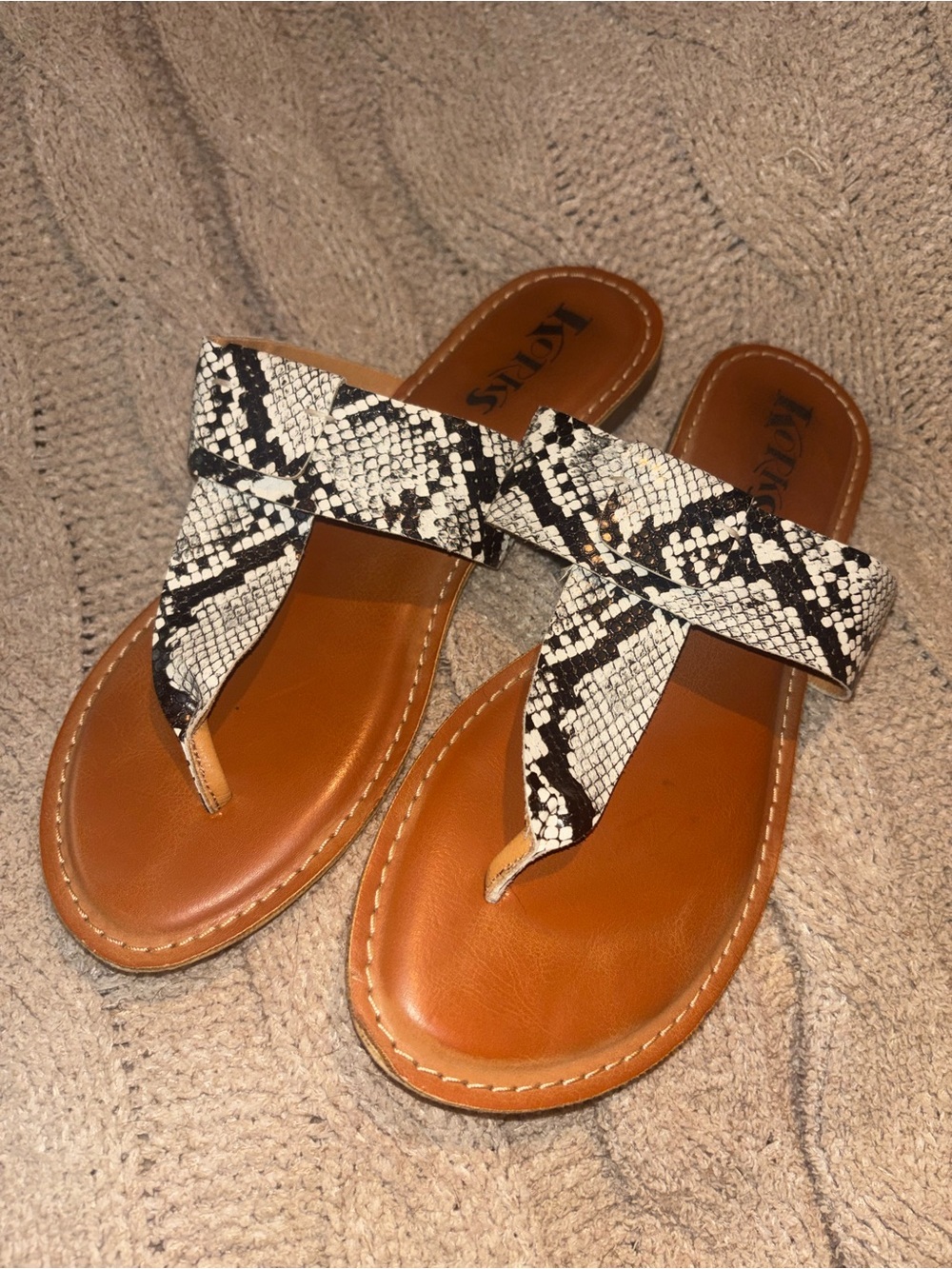 Korks Snakeskin Print Thong Sandals Black White Sz 9M
